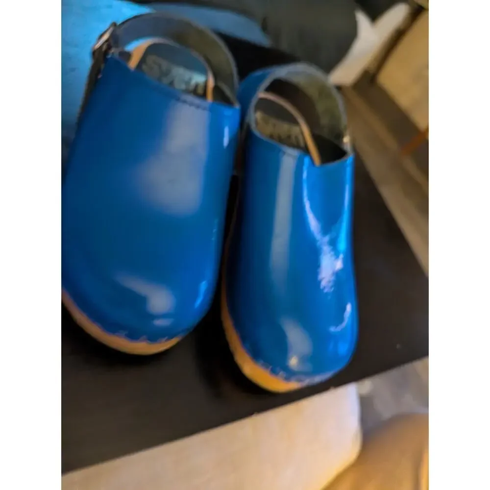 SVEN Clogs Sandals sz 30 Wooden Wedge Clogs Blue Patent Leather Vintage 12.5